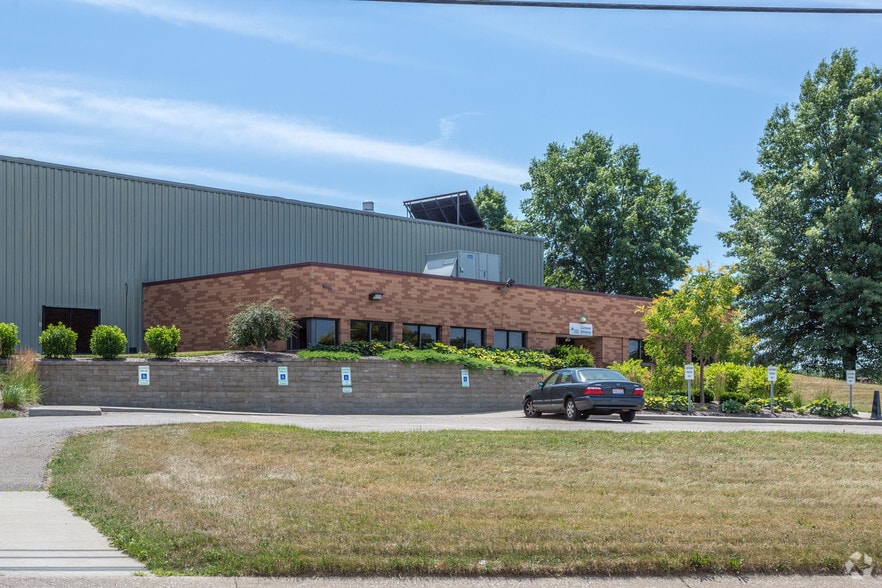 Primary Photo Of 2823 Gilchrist Rd, Akron Warehouse For Lease