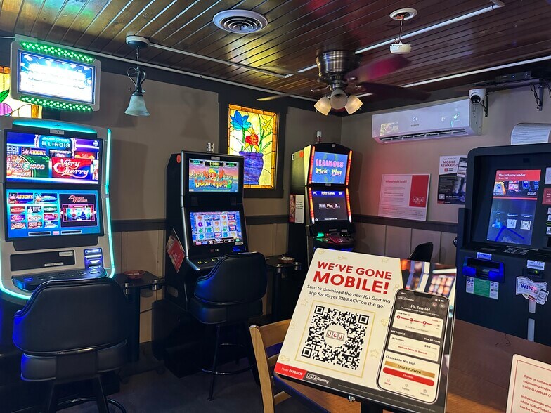 More Photos Of 89 E Grand Ave, Fox Lake Restaurant For Sale
