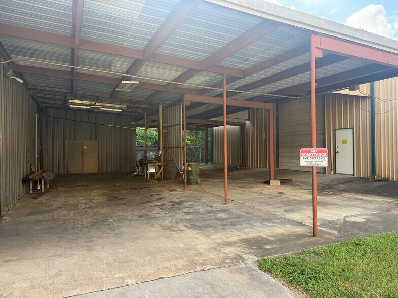 More Photos Of 7113 Chippewa Blvd, Houston Manufacturing For Sale