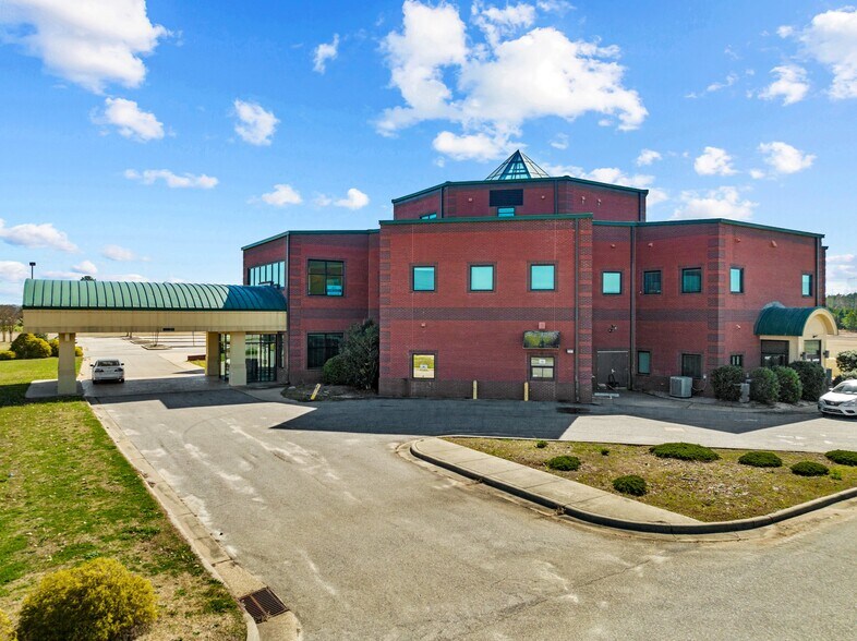 More Photos Of 201 E Livermore Dr, Pembroke Medical For Sale