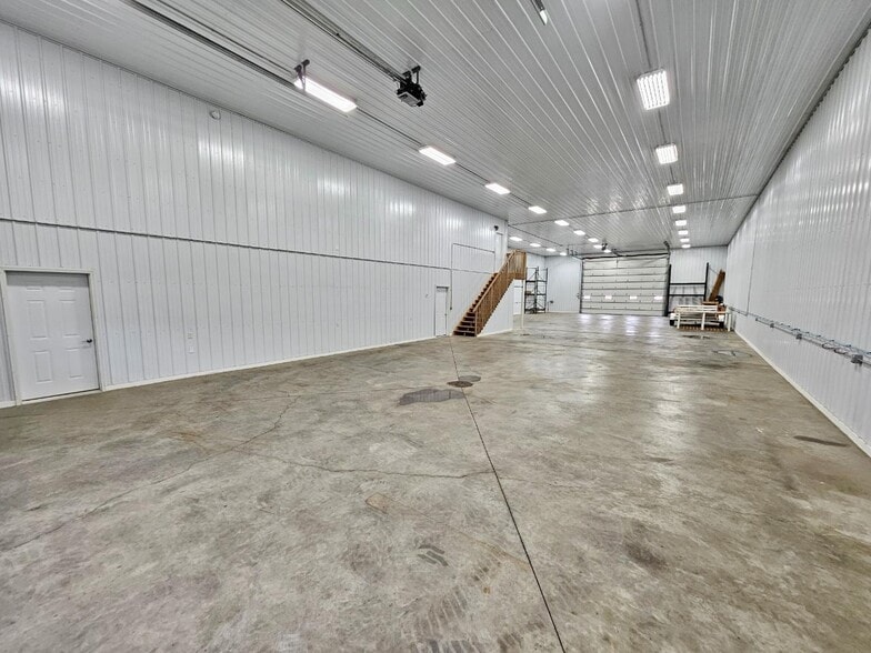 More Photos Of 314 1st St NE, Rugby Light Distribution For Sale
