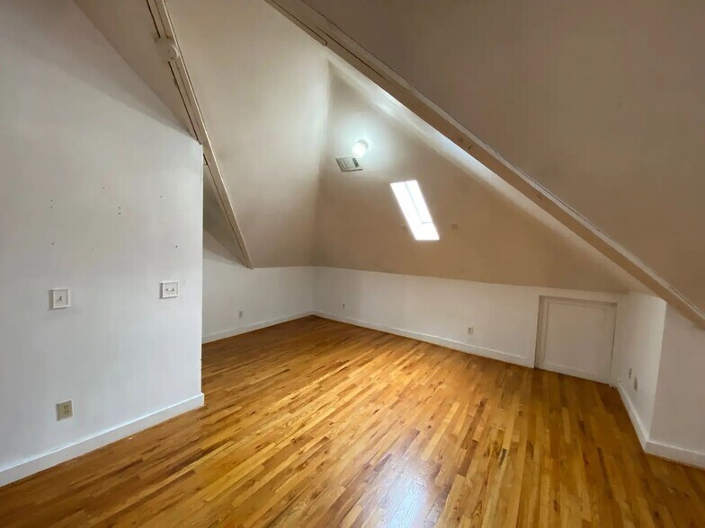 More Photos Of 1229 S 4th St, Louisville Apartments For Sale