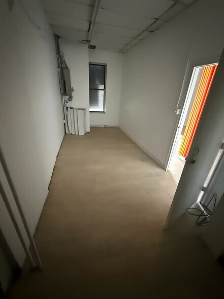 More Photos Of 431 De Kalb Ave, Brooklyn Storefront Retail Residential For Lease