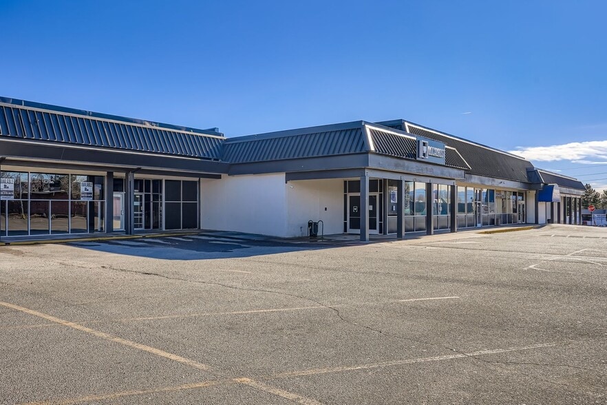 More Photos Of 1890 S Wadsworth Blvd, Denver Unknown For Lease