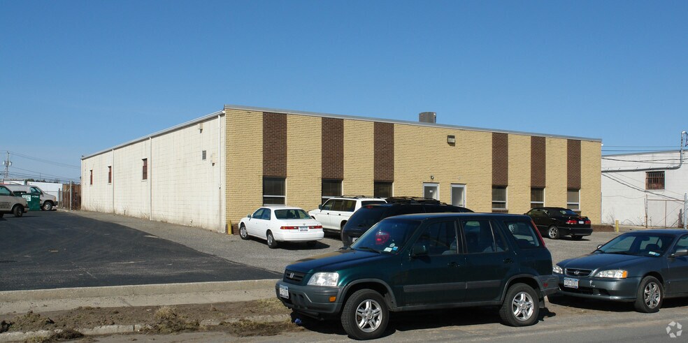 More Photos Of 195 S Fehr Way, Bay Shore Warehouse For Sale