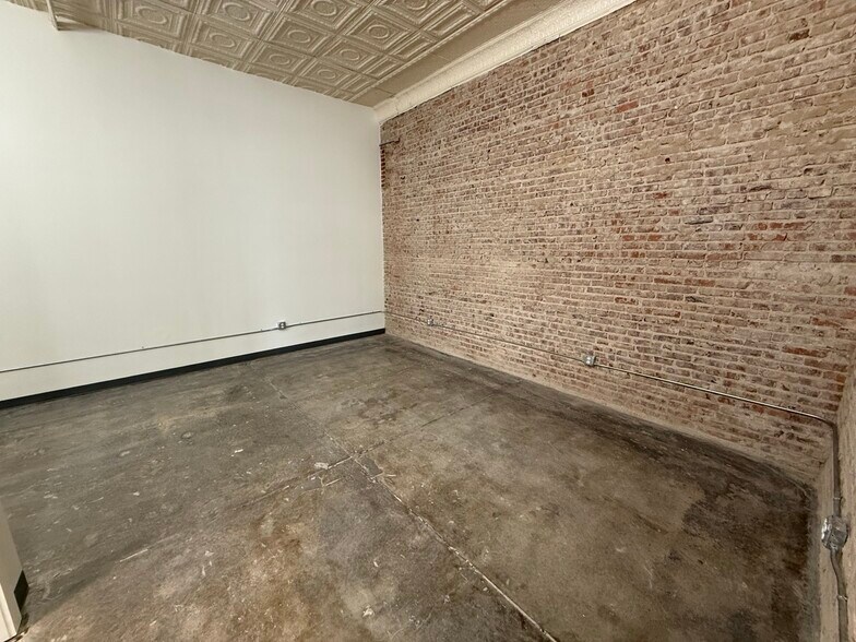 More Photos Of 117 N Shields Ln, Bixby Storefront Retail Office For Lease