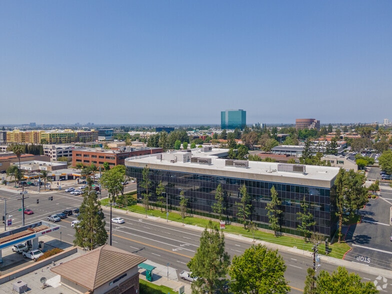 More Photos Of 400 N Tustin Ave, Santa Ana Office For Lease