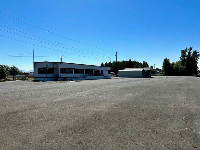 More Photos Of 325 W 1st Ave, Junction City Auto Dealership For Sale