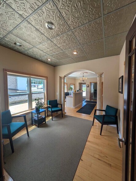 More Photos Of 830 E Broadway Ave, Medford Office For Lease