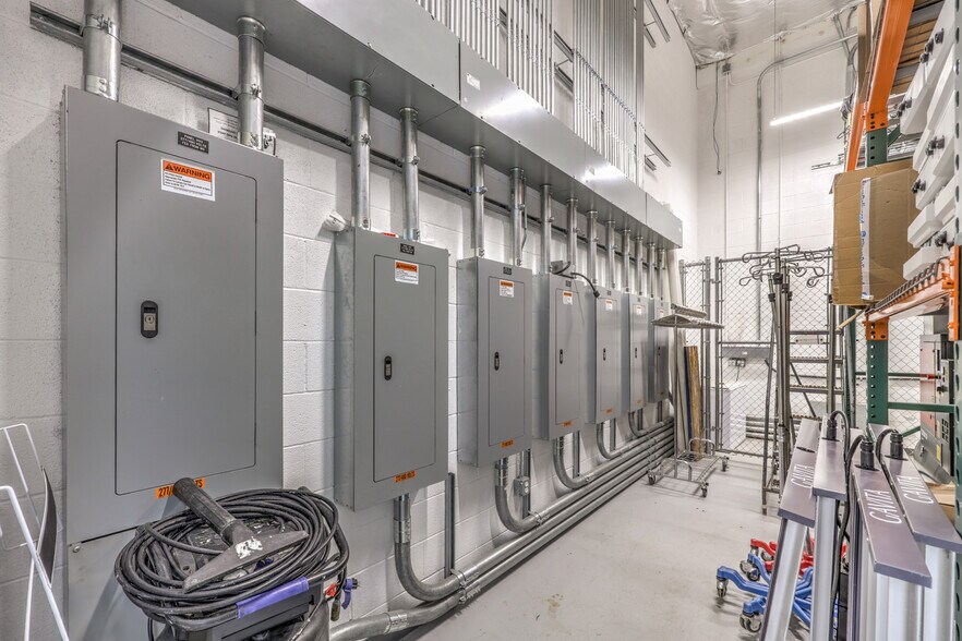 More Photos Of 4333 W Tropicana Ave, Las Vegas Service For Sale