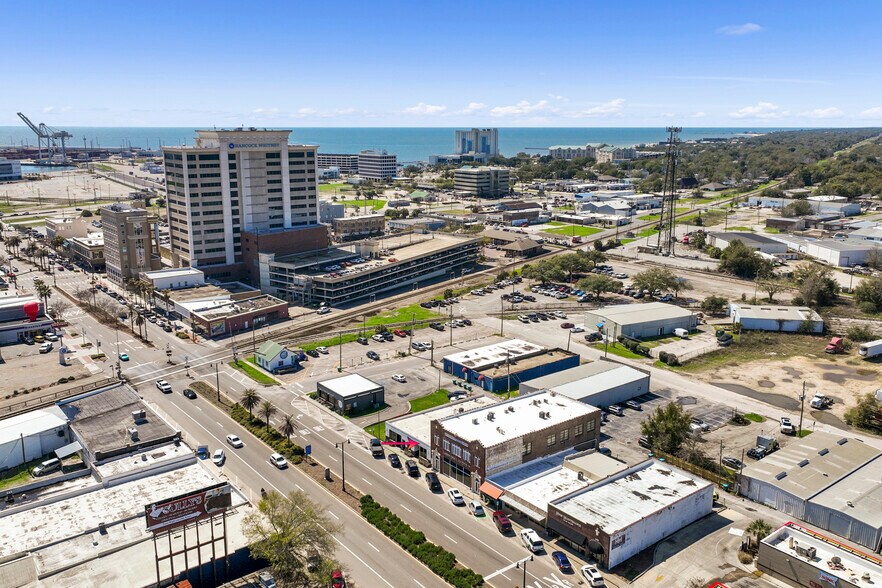 More Photos Of 1615 25th Ave, Gulfport Flex For Lease