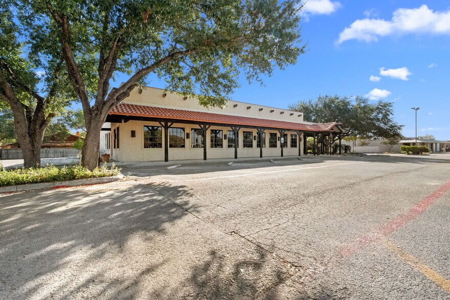 More Photos Of 983 N Highway 123 Byp, Seguin Restaurant For Sale