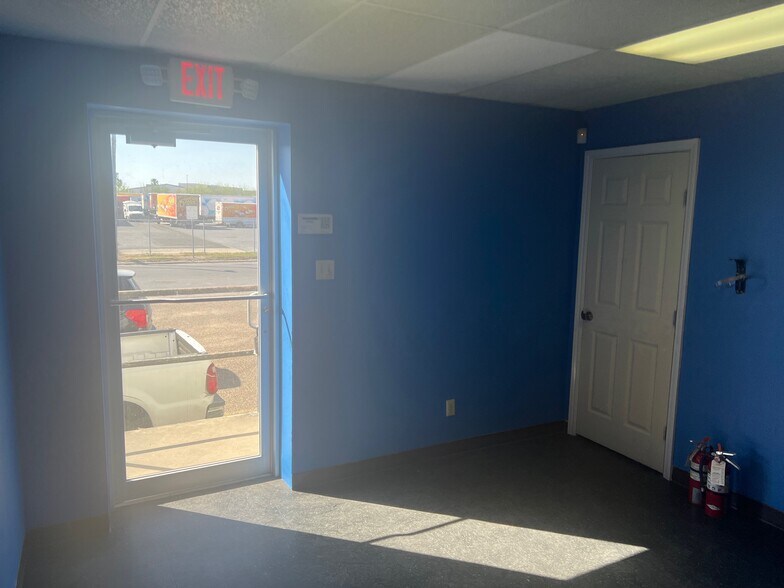 More Photos Of 1510 Mid Cities Dr, Pharr Warehouse For Lease