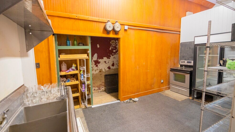 More Photos Of 20 Spring Rd, Molena Storefront For Sale