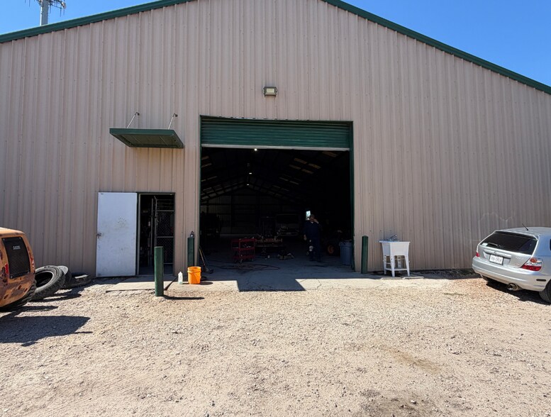 More Photos Of 14000 Old Richmond Rd, Sugar Land Warehouse For Lease