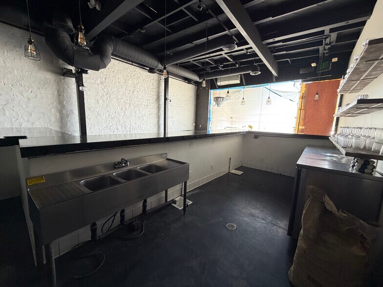 More Photos Of 7563-7565 Beverly Blvd, Los Angeles Restaurant For Lease