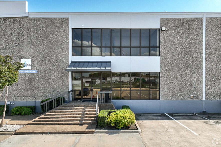 More Photos Of 807-809 110th St, Arlington Distribution For Lease