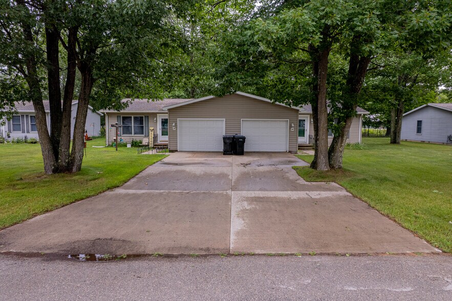Primary Photo Of 1 Cambridge Dr, Gladstone Multifamily For Sale