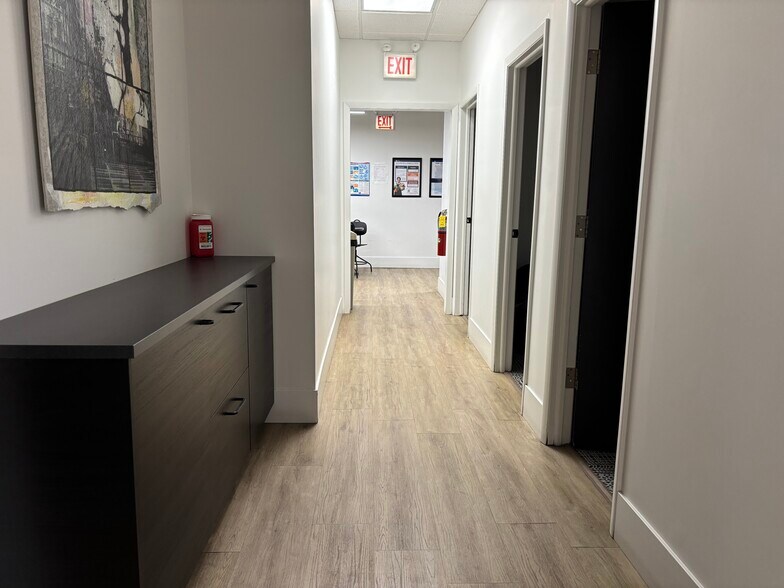 More Photos Of 3632-3652 N Cicero Ave, Chicago Showroom For Sale