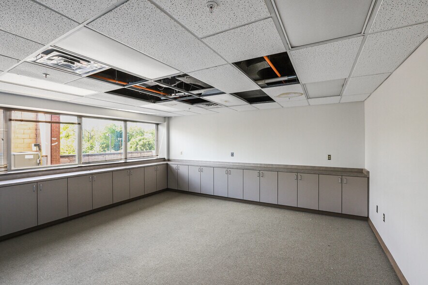 More Photos Of 184 Salem Ave, Dayton Office Residential For Lease