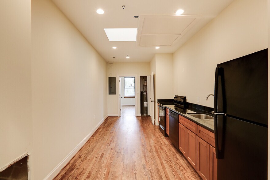 More Photos Of 1609 St. Paul St, Baltimore Office For Sale