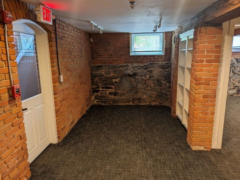 More Photos Of 4 University Rd, Cambridge Apartments For Lease