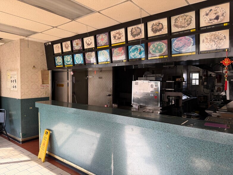 More Photos Of 215 Main st, Nanuet General Retail For Lease