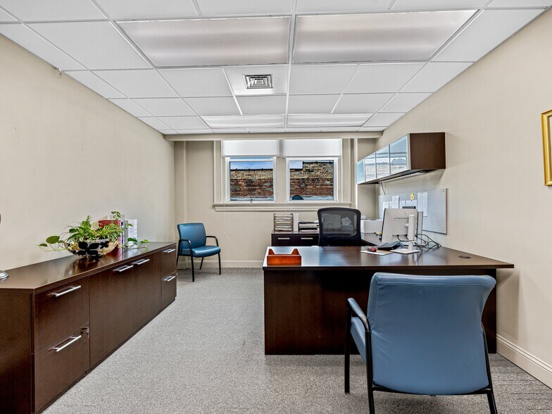 More Photos Of 401 N Main St, Hendersonville Storefront Retail Office For Sale