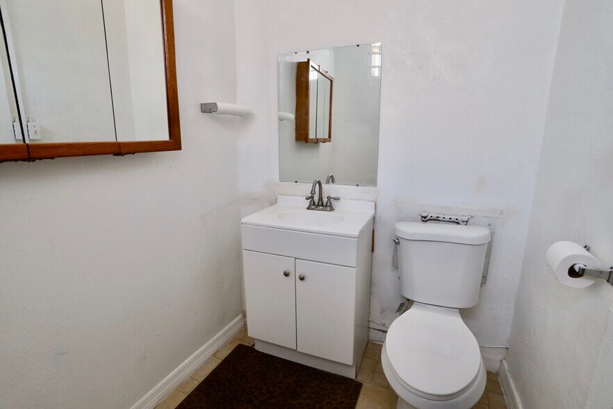 More Photos Of 240 S 1st St, Lake Wales Office For Sale