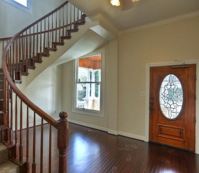 More Photos Of 2918 Bagby, Houston Office For Lease