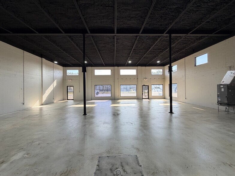 More Photos Of 138 W Robertson St, Brandon Loft Creative Space For Lease