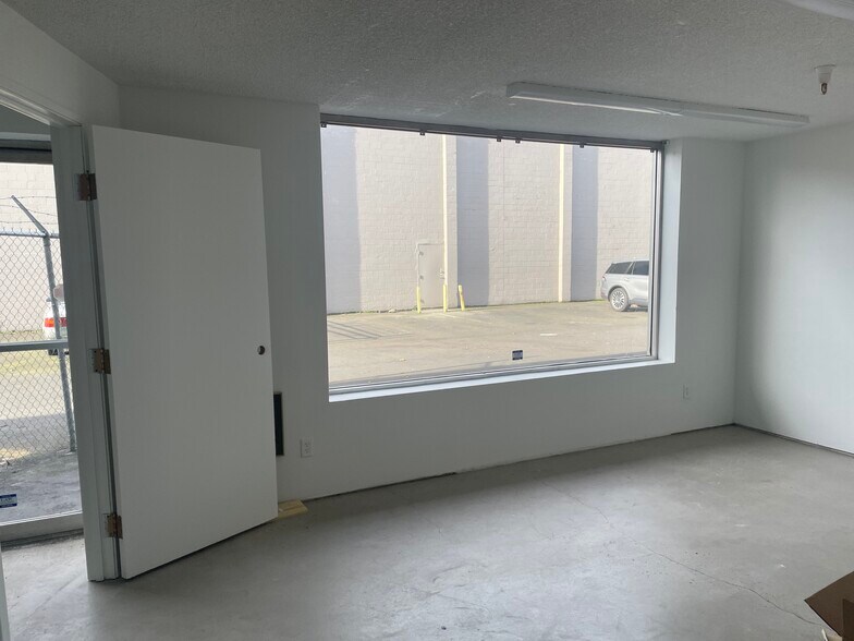 More Photos Of 1205 NE 95th St, Vancouver Service For Lease