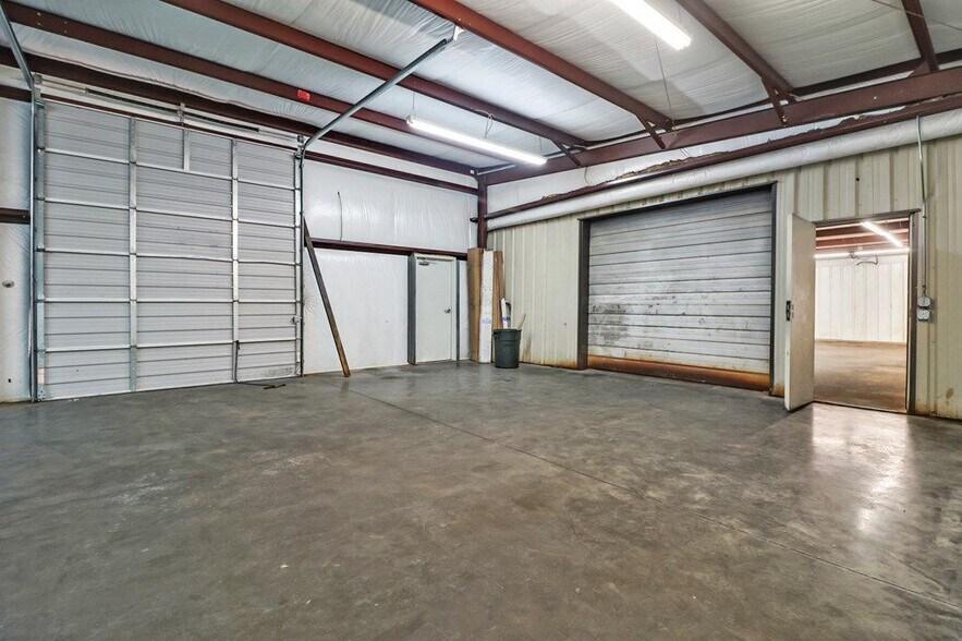 More Photos Of 135 Industrial Blvd, Crossville Warehouse For Lease