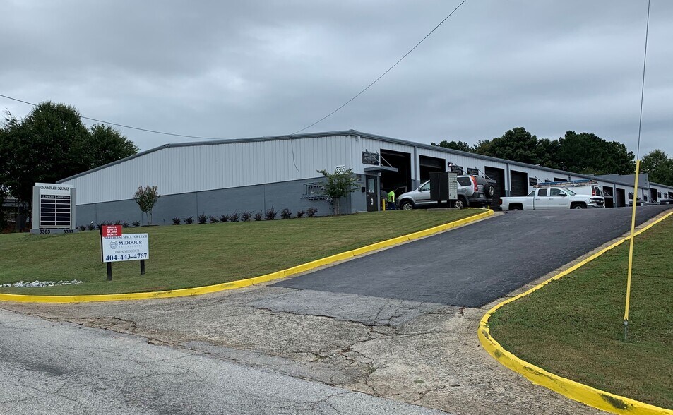 More Photos Of 3365-3367 W Hospital Ave, Chamblee Light Distribution For Lease