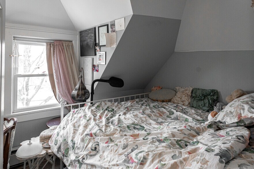 More Photos Of 15 Lakeview Pl, Verona Multifamily For Sale