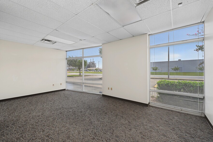 More Photos Of 10845 Strang Rd, La Porte Warehouse For Lease