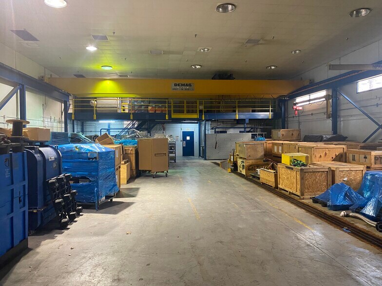 More Photos Of 10450 Corporate Dr, Sugar Land Manufacturing For Sale