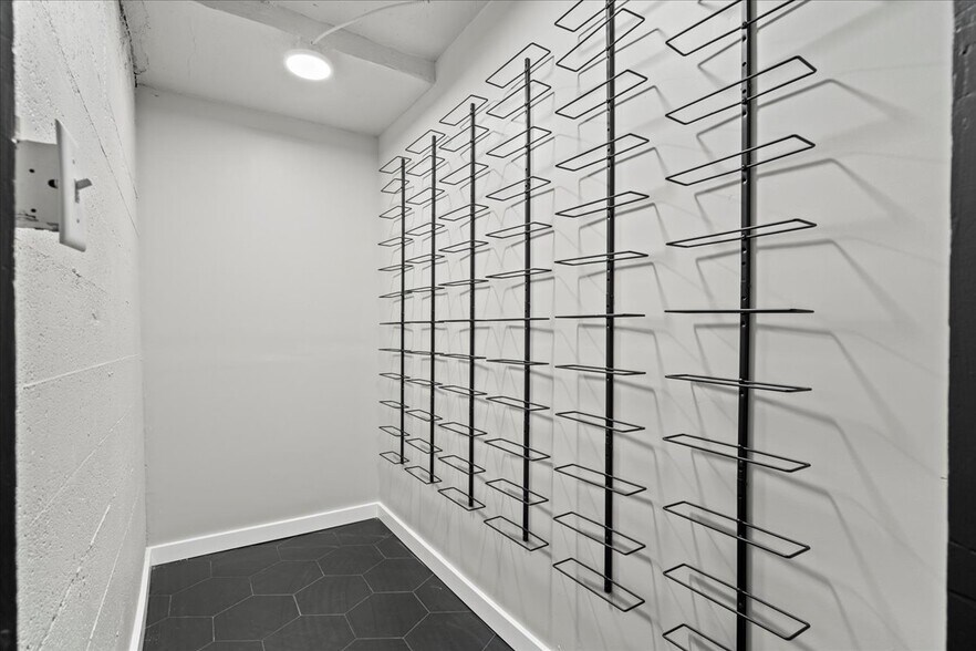 More Photos Of 2722 Central Ave, Cheyenne Light Distribution For Sale