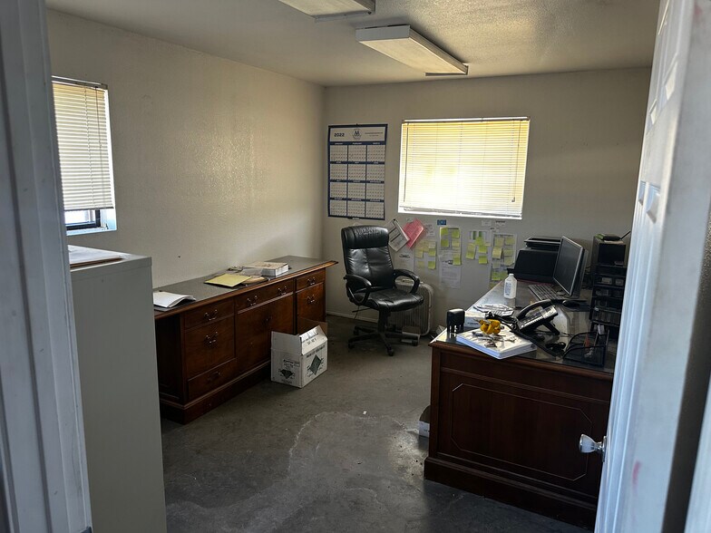 More Photos Of 1115 W Broadway St, Denver City Industrial For Sale