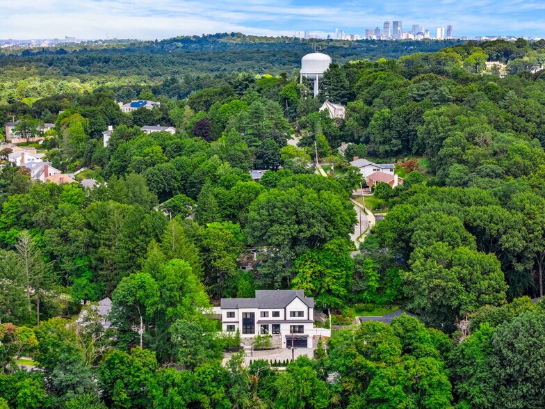 More Photos Of 678 Dedham St, Newton Specialty For Sale