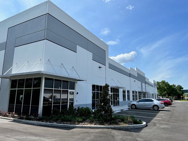 More Photos Of 4614 36th St, Orlando Light Distribution For Lease