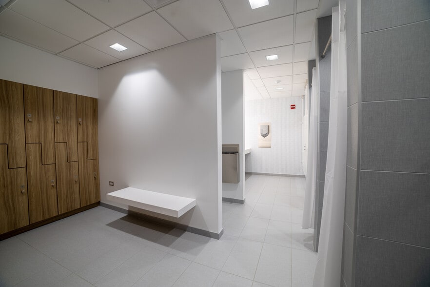 More Photos Of 2441 Warrenville Rd, Lisle Office For Lease