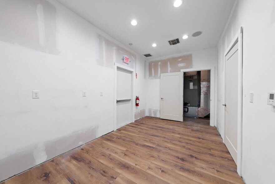 More Photos Of 520 Tarpon Bay Rd, Sanibel General Retail For Sale