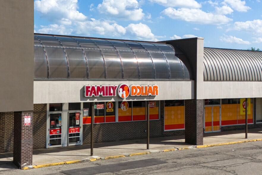 More Photos Of 602-606 Taywood Rd, Englewood Unknown For Lease