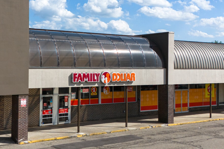 More Photos Of 602-606 Taywood Rd, Englewood Unknown For Lease