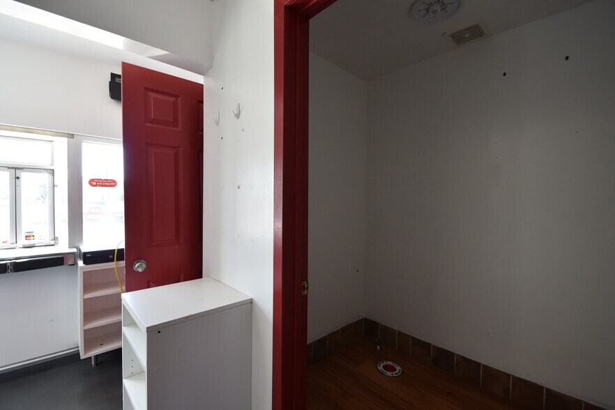 More Photos Of 4 Center Ave W, Dilworth Restaurant For Sale