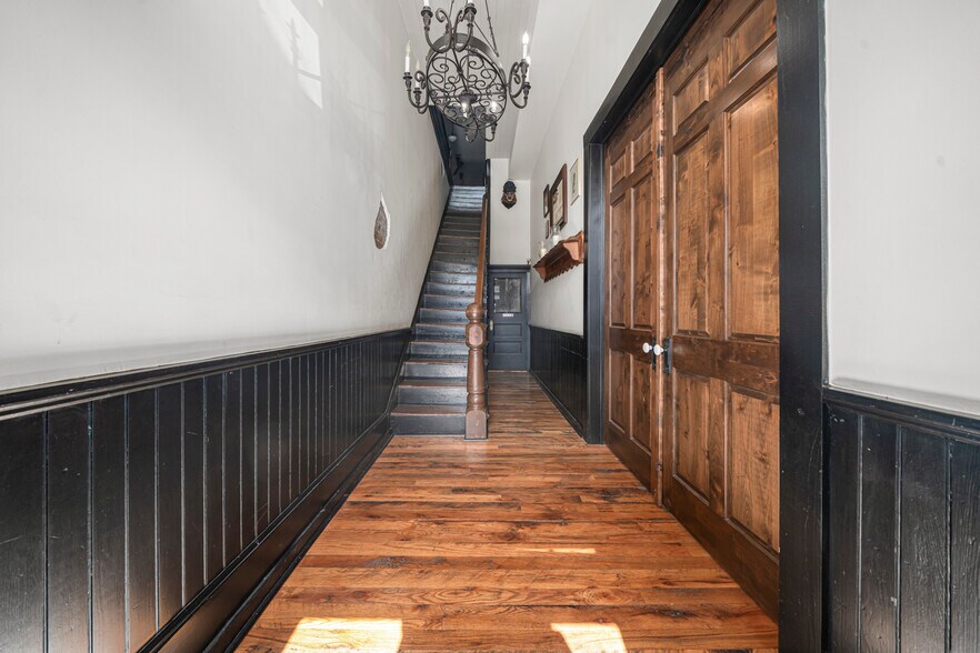 More Photos Of 411 E Front Ave, Chester Hotel For Sale