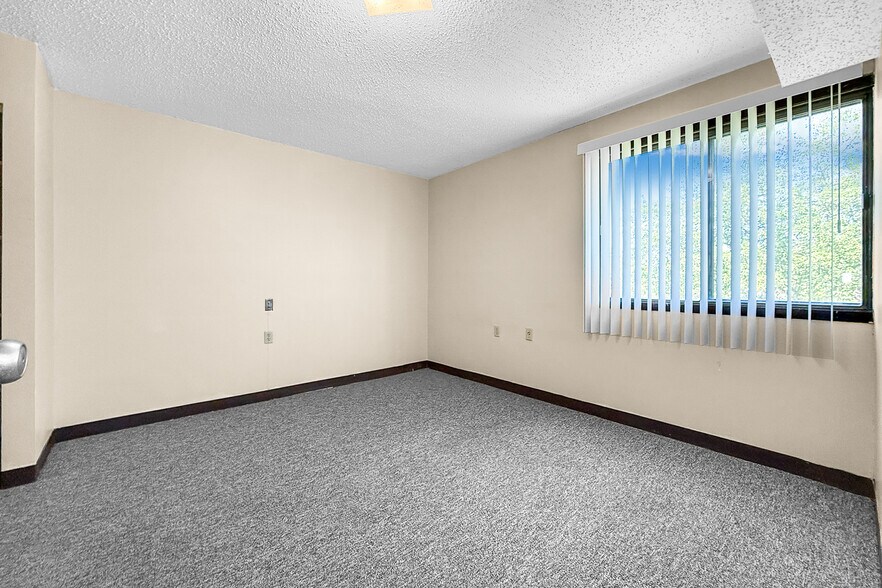 More Photos Of 704 E Mapleleaf Dr, Mount Pleasant Apartments For Sale