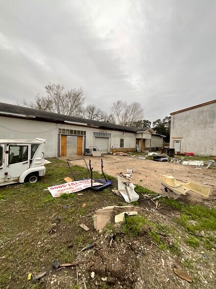 More Photos Of 609 Oak St, La Marque Warehouse For Sale