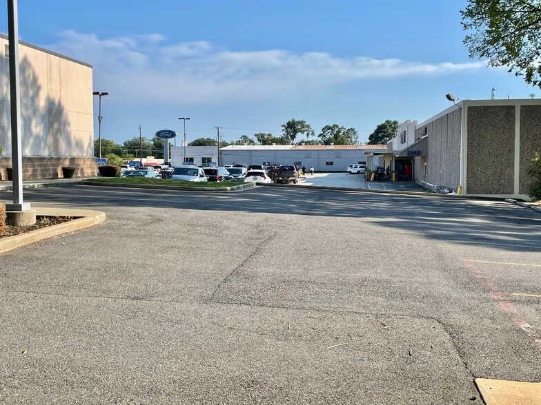 More Photos Of 1305 North St, Nacogdoches Healthcare For Lease